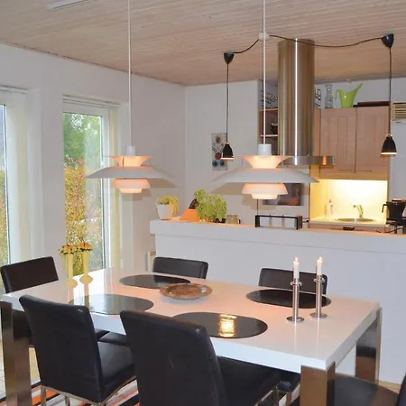Nice In Vaeggerlose With Kitchen 펜션 Bøtø By